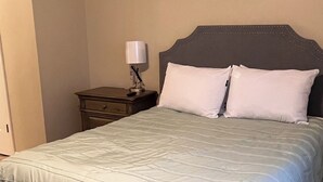 2 bedrooms, WiFi (free), bed sheets - House of David  (Elizabethtown)