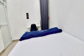 Free WiFi, bed sheets - Hotel O Homestay Pak To Syariah (Surabaya)