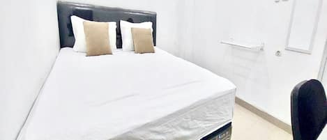 Economy Double Room | Free WiFi, bed sheets