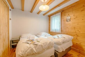 2 bedrooms, free WiFi, bed sheets