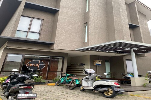 OYO 93998 Three J Living