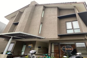 Front of property - OYO 93998 Three J Living (Curug)