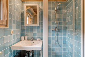 Dusche, Haartrockner, Handtücher