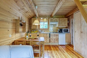 Fridge, oven, stovetop, coffee/tea maker - Mazot Mer de Glace, Chamonix, France (Chamonix)