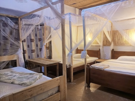 Escritorio y espacio para trabajar con laptop