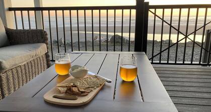 Beachfront, 180 degree views. Beach access. AC, Fireplace. EV Charger, Pet Free.