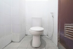 Deluxe Double Room | Bathroom - OYO 94029 Tamansari Panoramic Apartment By Muz (Bandung)