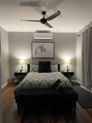 2 bedrooms, iron/ironing board, WiFi, bed sheets - Escape to Hunter Valley at Thallan Cottage. Pet-Friendly Outdoor Baths & Firepit (Millfield)