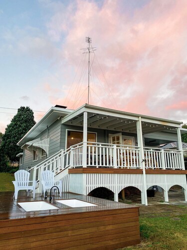 Escape to Hunter Valley at Thallan Cottage. Pet-Friendly Outdoor Baths & Firepit