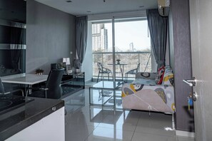 Classic Condo | 1 bedroom, desk, free WiFi - Vision condo (Pattaya)