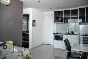 Condo clásico | 1 habitación, escritorio y wifi gratis 