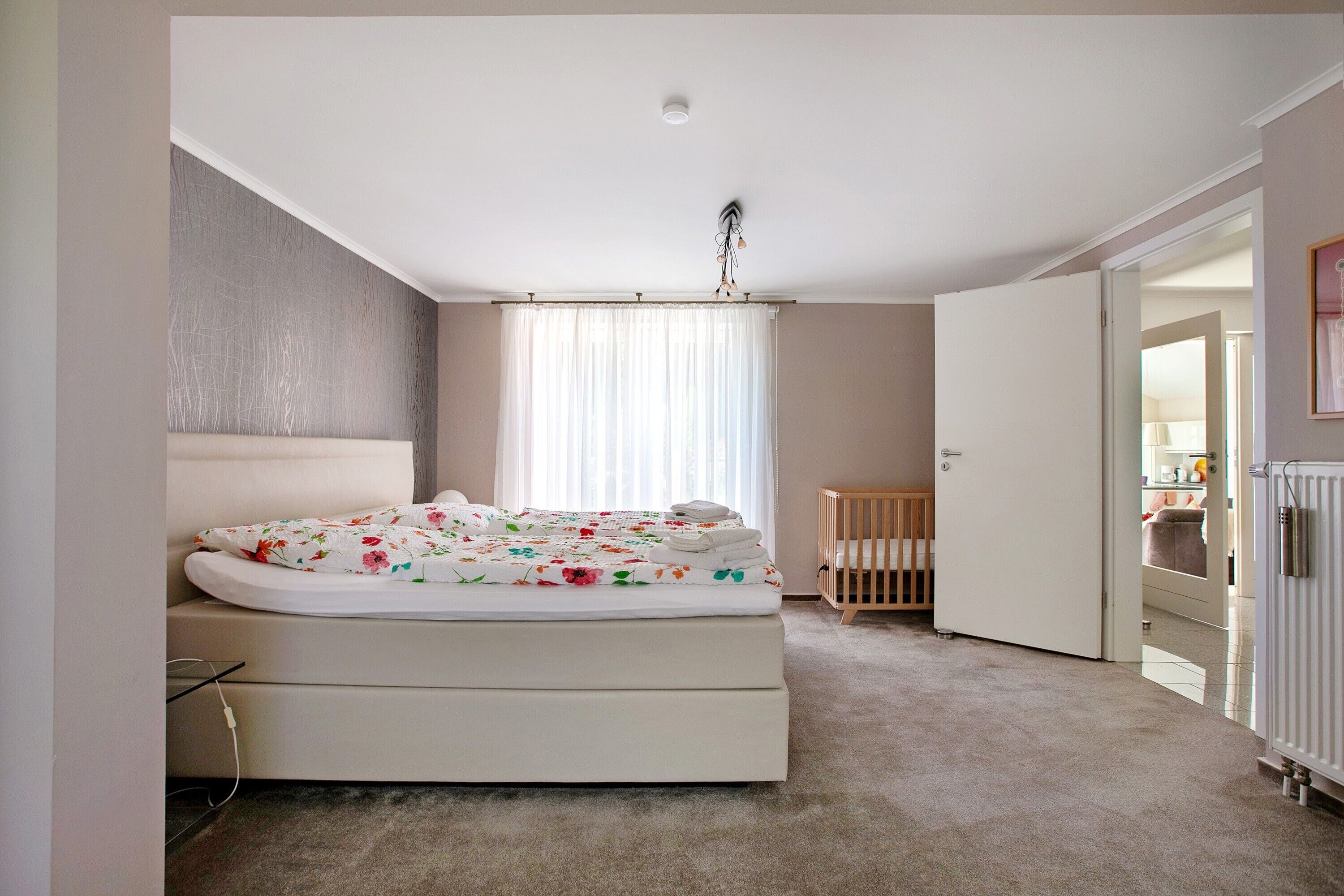 3 bedrooms, iron/ironing board, free WiFi, bed sheets