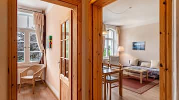 Televisión, mesa de ping pong