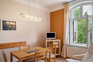 Dining - Apartment 'Ferienwohnung 7' with Shared Terrace and Shared Garden (Krakow am See)