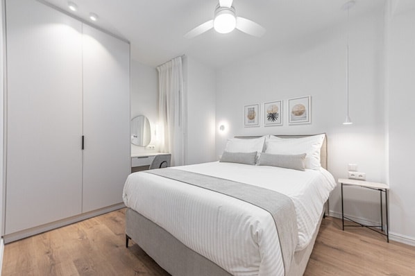 2 bedrooms, iron/ironing board, WiFi