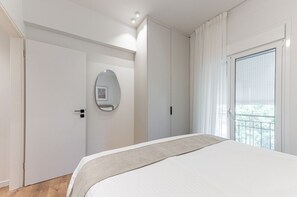 2 bedrooms, iron/ironing board, WiFi