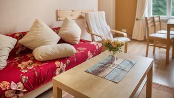 Fernseher, Tischtennisplatte