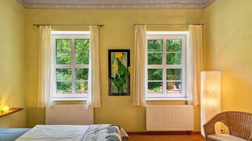 3 bedrooms, free WiFi, bed sheets, wheelchair access
