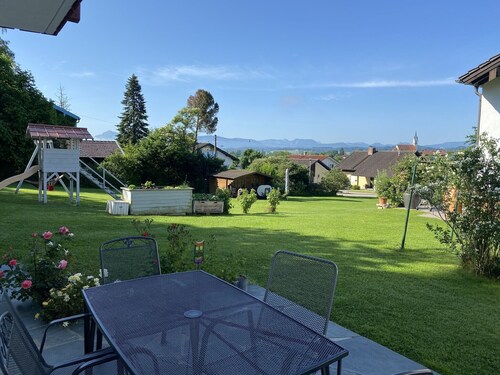 Ferienwohnung Haus Bauer" mit Bergblick, privater Terrasse und WLAN