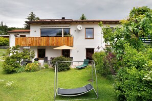 Exterior - Apartment 'Ferienwohnung Am Moos In Moosrain' with Mountain View, Private Terrace and Wi-Fi (Murnau am Staffelsee)