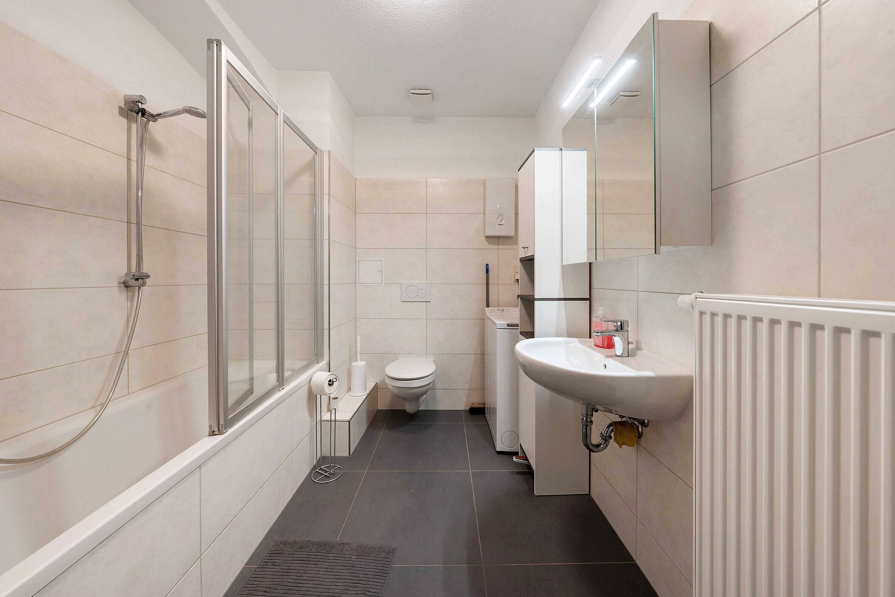 Een douche, handdoeken