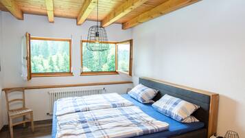 2 makuuhuonetta, silitysrauta/-lauta, ilmainen Wi-Fi, vuodevaatteet