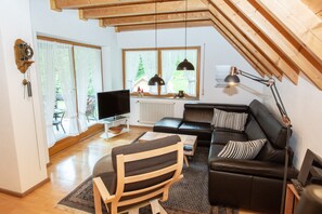 Televisio, pöytätennispöytä, stereot