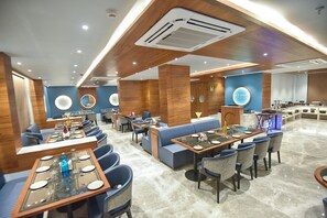 Restaurant - Kings Kraft Tremezzo Inn Somnath (Veraval)
