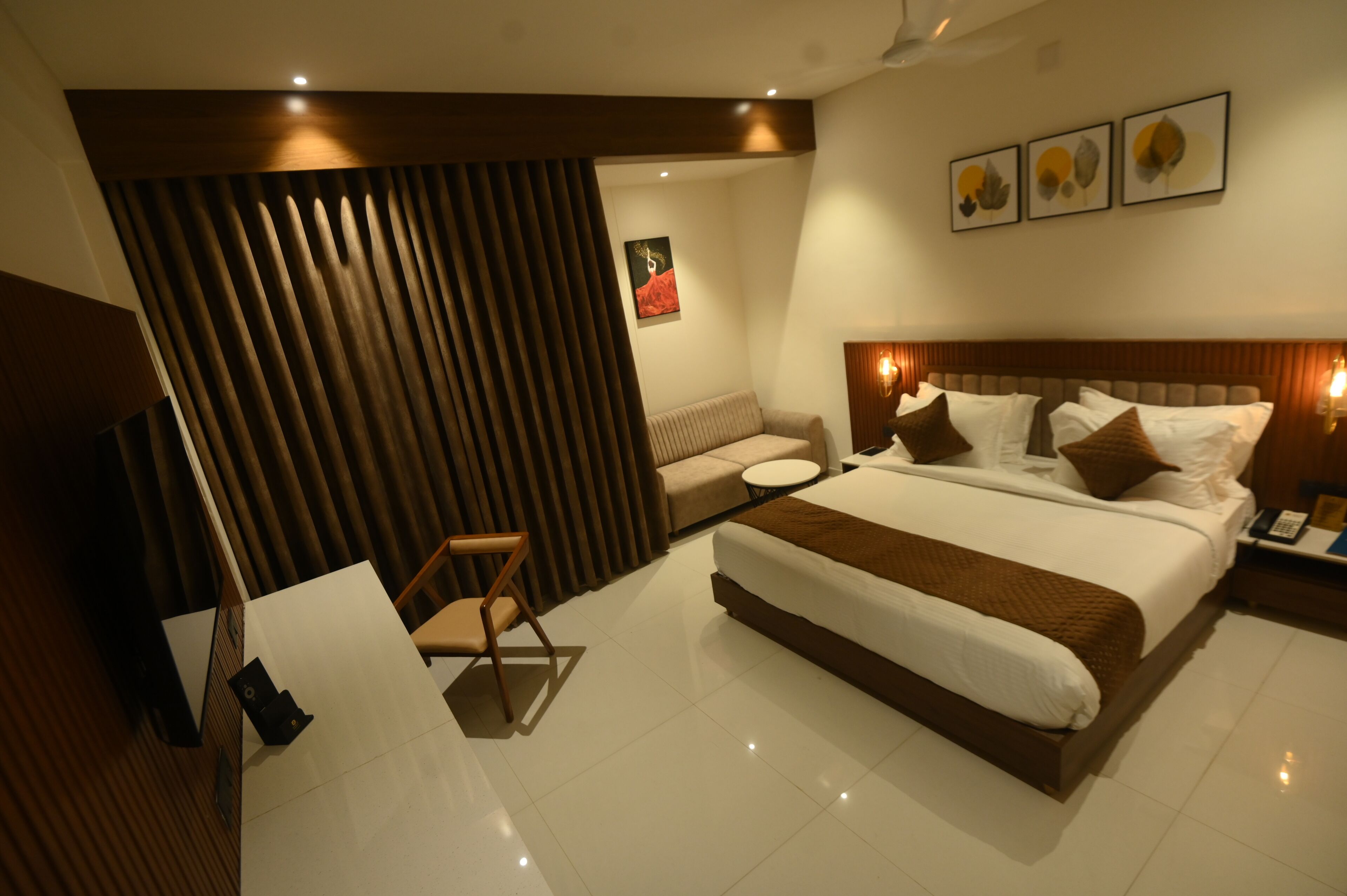 1 camera, una scrivania, postazione laptop, insonorizzazione