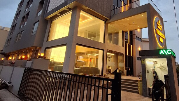 A modern hotel with a prominent sign for King's Kraft Trezzio.