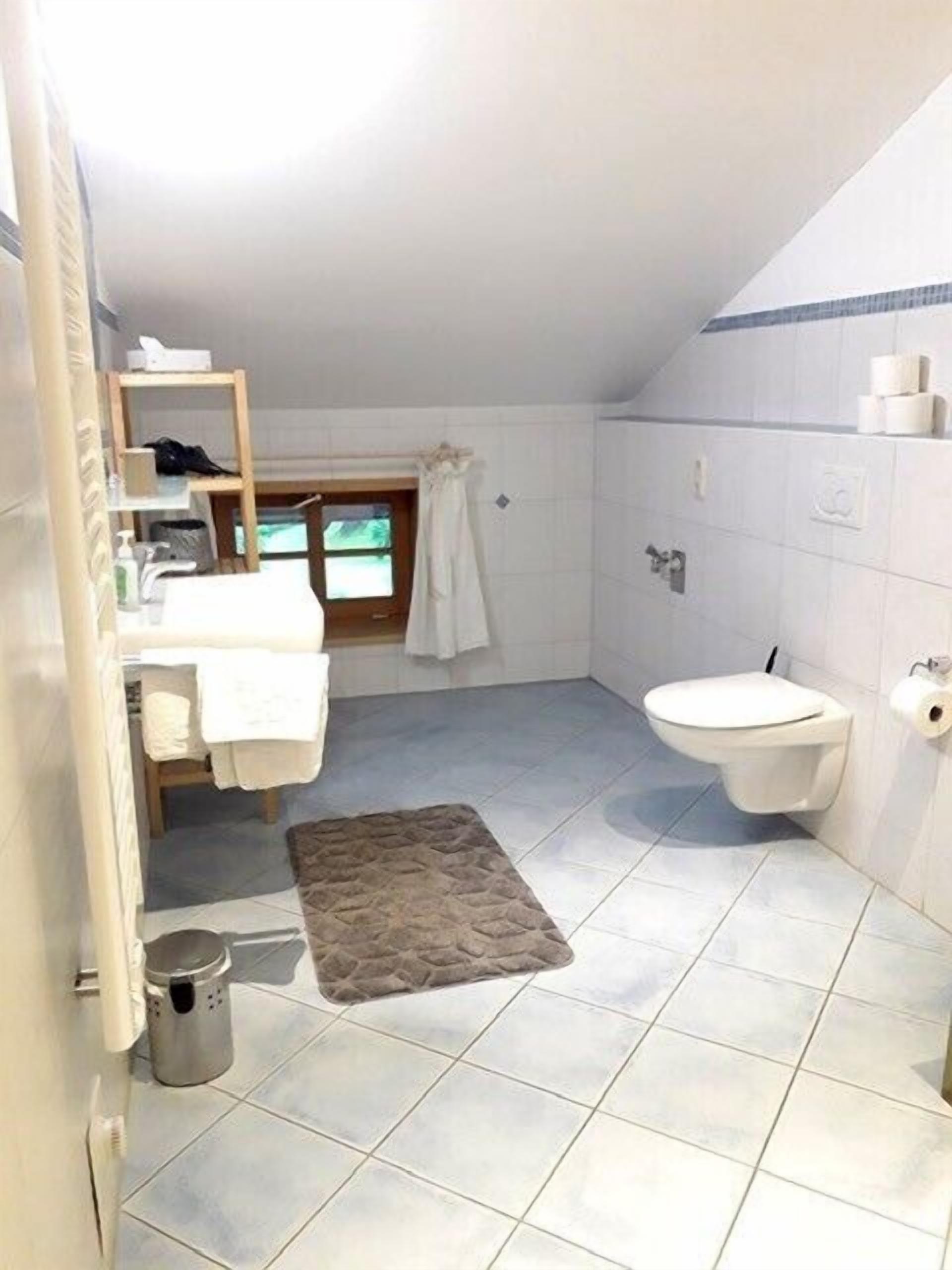 Ferienwohnung Chiemsee für 2-4 Personen (65 qm,DG)-Badezimmer
