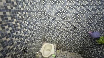 Singola Economy | Bagno | Doccia, asciugamani