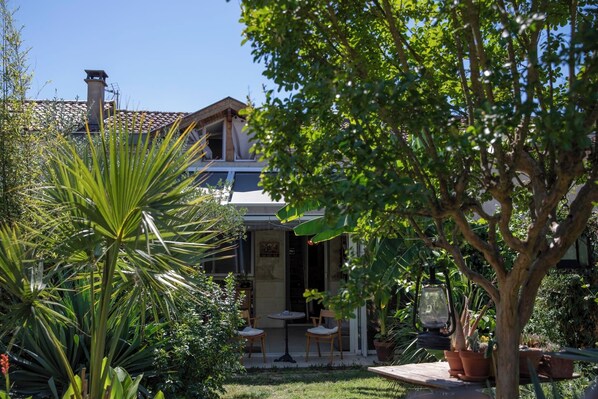 Property grounds - 2 Bedroom Private vacation home in Bègles (Bègles)