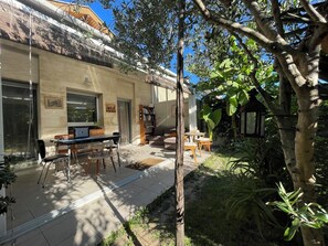 Outdoor dining - 2 Bedroom Private vacation home in Bègles (Bègles)