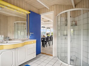 Bathroom - "Nahele" - 150m from the sea by Interhome (Juelsminde)