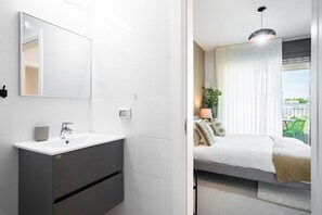 Apartment, Balkon | Badezimmer