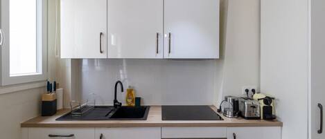 Fridge, oven, coffee/tea maker, toaster