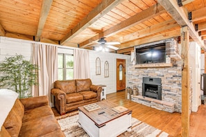 TV, fireplace, books - Peaceful Mt Juliet Cabin w/ Patio & Fire Pit (Mt. Juliet)