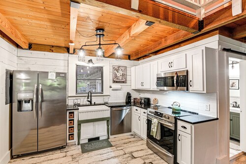 Peaceful Mt Juliet Cabin w/ Patio & Fire Pit