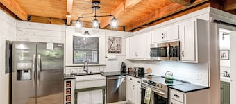 Peaceful Mt Juliet Cabin w/ Patio & Fire Pit