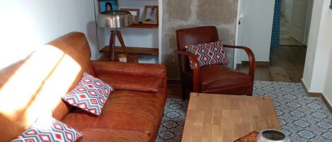 Boeken, een muziekbibliotheek en een stereo