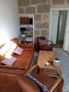 Livres, médiathèque, chaîne hi-fi