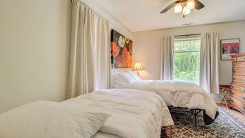 2 bedrooms, desk, iron/ironing board, travel cot