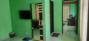 Family Suite, Lake View | Living area | 48-inch Smart TV with cable channels