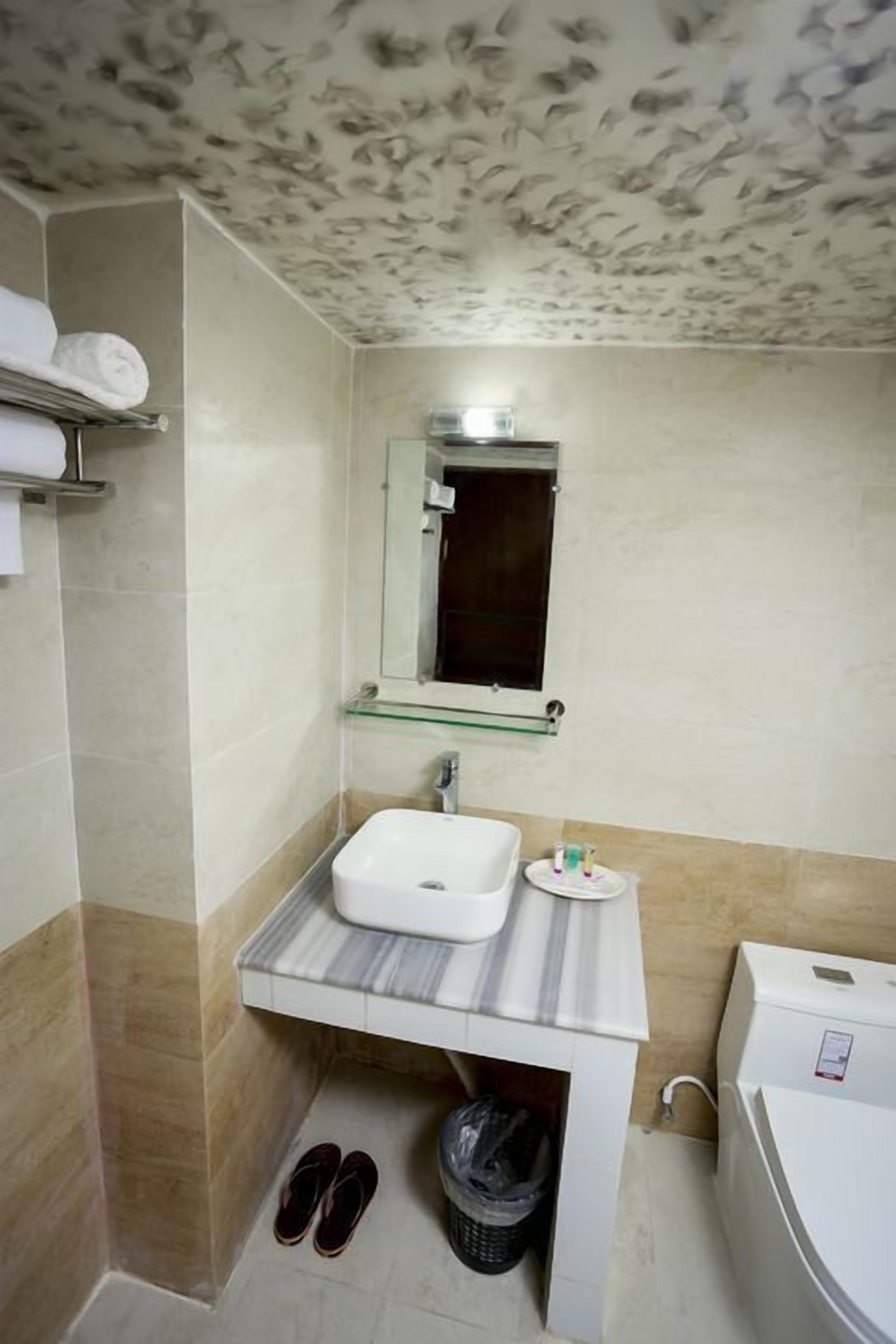 Deluxe Triple Room, Lake View | Bathroom | Shower, rainfall showerhead, designer toiletries, hair dryer