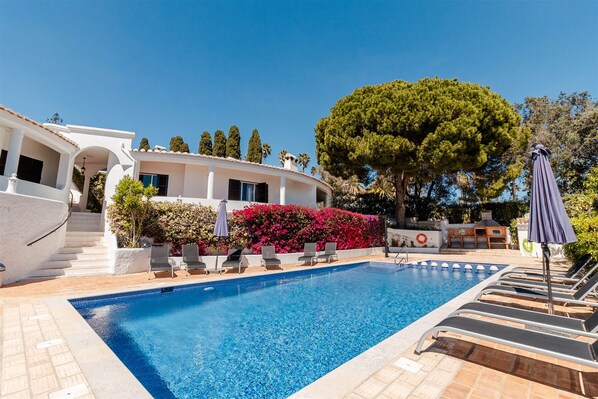 Seasonal outdoor pool - Lagos Appartement Resort (Lagos)