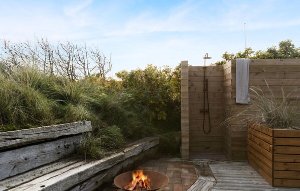 Property grounds - Awesome home in Løkken with sauna (Løkken)