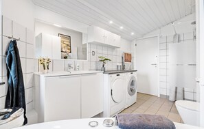 Shower - Awesome home in Løkken with sauna (Løkken)