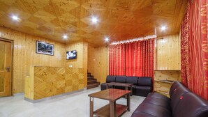 Reception - Foxoso Cherry Hotel Manali (Manali)