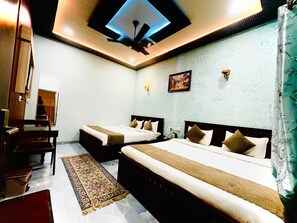 Deluxe Quadruple Room - Shree Keshav Haweli (Sikar)